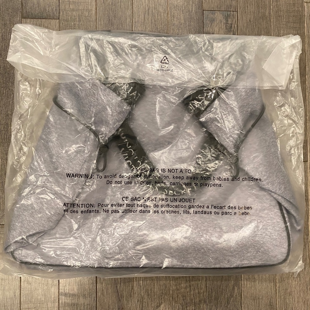 *FINAL CLEARANCE PRICE* LAST ONE! NWT Victoria's Secret Large Sport Cinch Tote - Picture 4 of 4